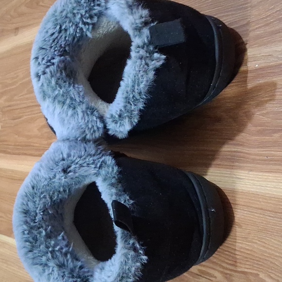 Slippers - Picture 3 of 4